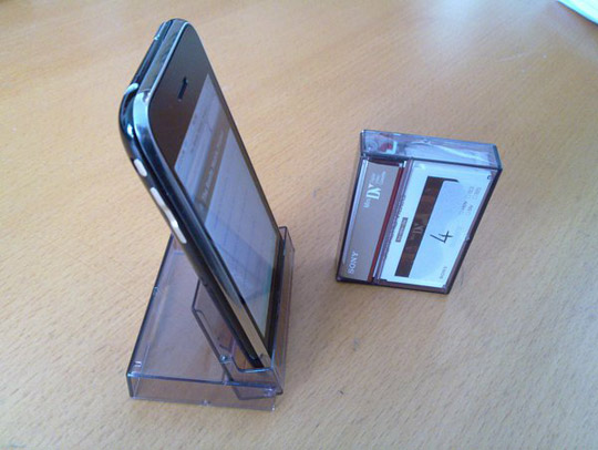 iPhone/iPod tartó MiniDV kazetta tokból