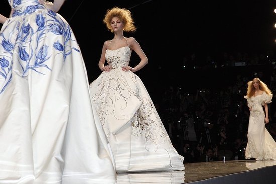 [DiorCoutureSpr09.catwalk.fashionologie[3].jpg]