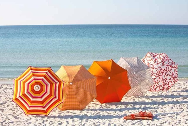 [umbrellasbeach.jeanallsopp[3].jpg]