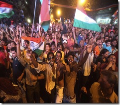 indian fans celebrate after won the world cup 2011