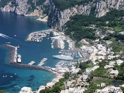Capri_harbour_from_above_arp.jpg
