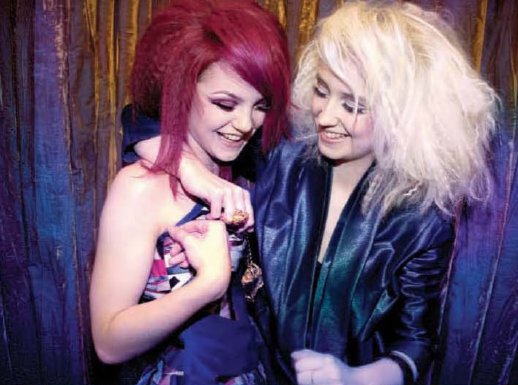 %Lady Gaga Justin Bieber SKINS: Kathryn Prescott y Lily Loveless DIVAs