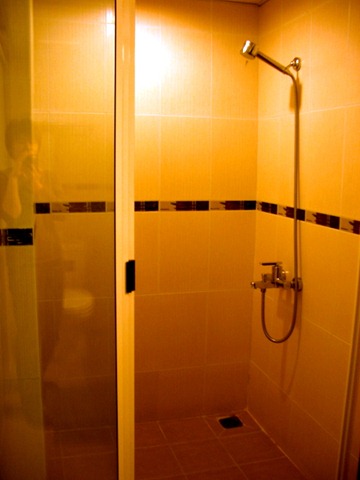 [hotelroom04[3].jpg]