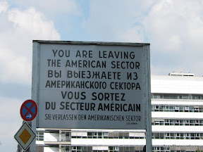Checkpoint Charlie - Berlin-2.JPG