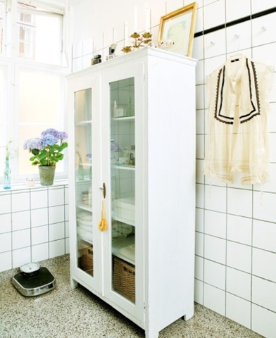 [mobile vetrina in bagno[3].jpg]