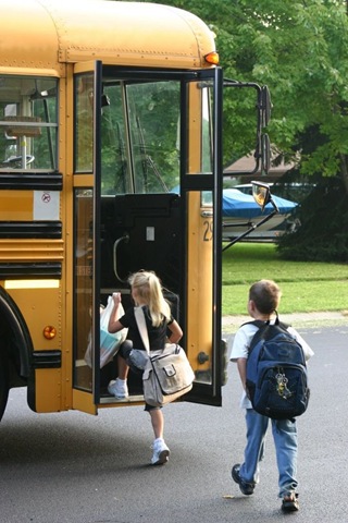 [Kids getting on school bus[6].jpg]
