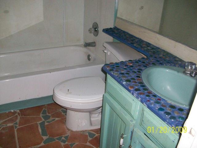[bathroom3.jpg]
