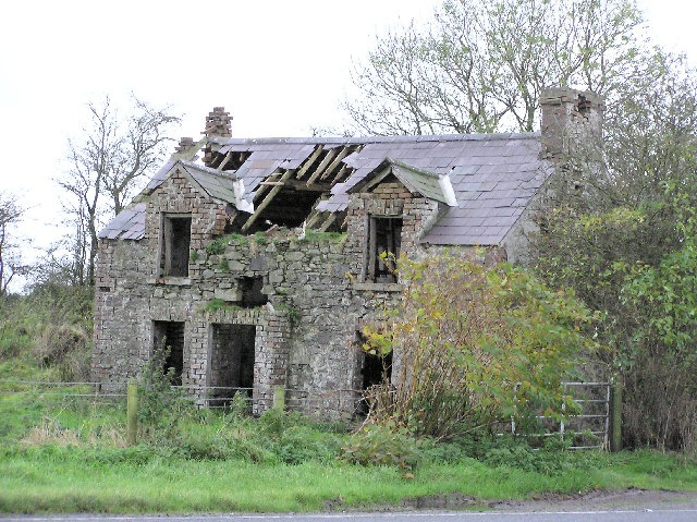 [Derelict_house_at_Raw_-_geograph_org_uk_-_76559[3].jpg]