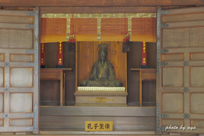 孔子坐像