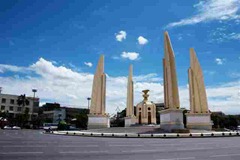 Democracy_monument_thumb%5B1%5D.jpg