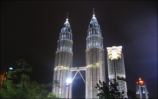برج التوأم يعانق سماءماليزيا 122_thumb4