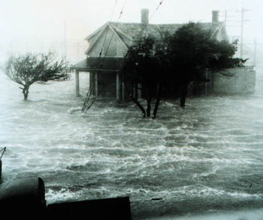 [hurr_storm_surge_sm[2].jpg]