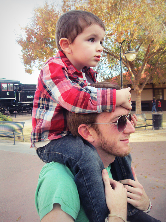 [nugget-husfriend-shoulder-ride[4].png]