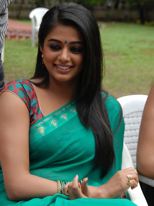 priyamani wearing green saree high quality hot images