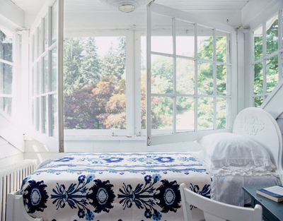 [summer porch bed via decorology via photog laura resen.png]