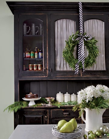 [countrylivingblackbuffetandwreath4.jpg]