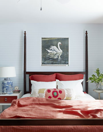 [country living 2010 house bedroom with corals and blues[1].png]