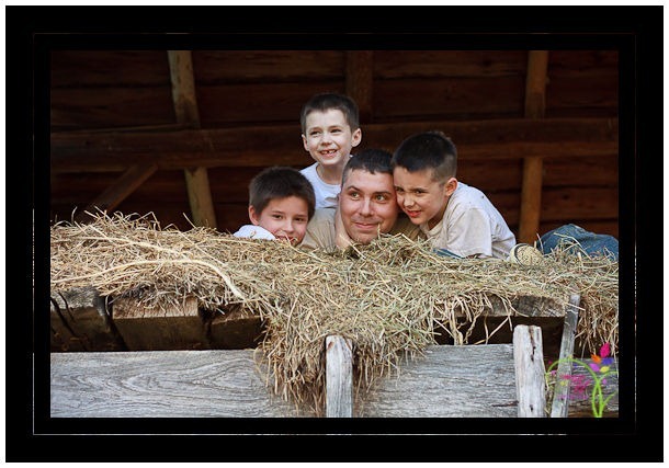 family_photo_shoot_farm-15