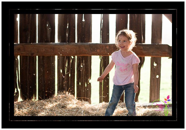 [family_photo_shoot_farm-19[3].jpg]