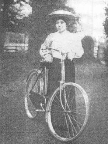 Annie con su bici
