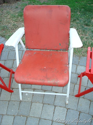 [red and white metal folding chairs 2[1].jpg]