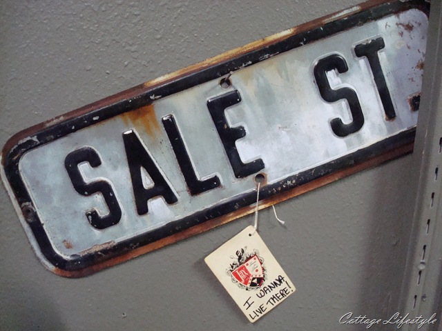 [sale street sign[10].jpg]
