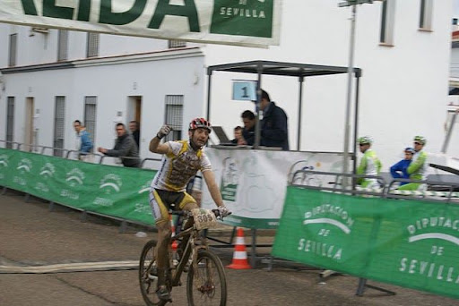 Alvaro Ordo&ntilde;ez entrando en meta
