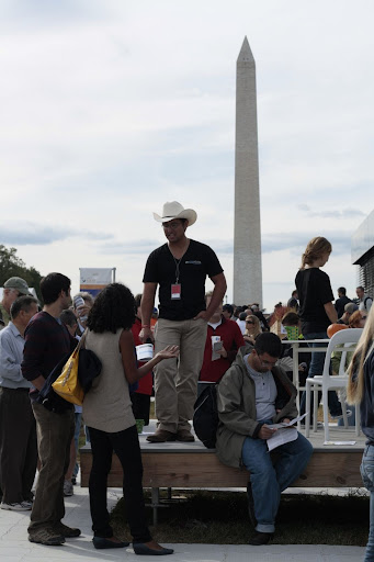 Roque, always in his cowboy hat and boots while on the Mall, talks about the ZEROW to people waiting in line.