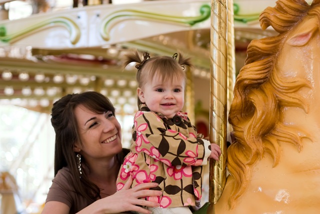 [Houston - carosel Jess and Tess[3].jpg]