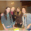 As meninas com a mão na pasta!