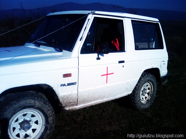 [red cross pajero - crucea rosie[8].jpg]