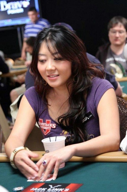 The Hot And Pretty Poker Girls