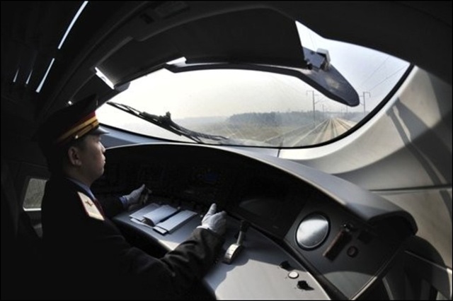 [Fastest Train Of The World11[2].jpg]