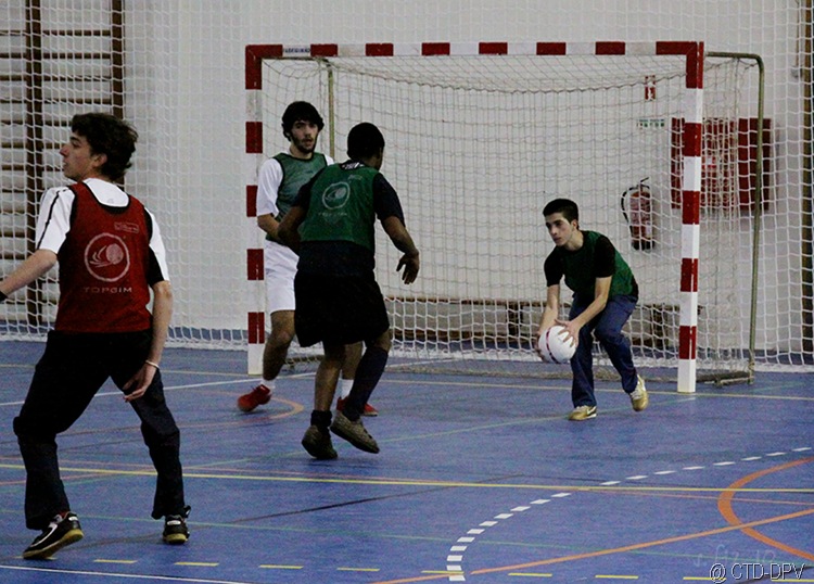 [futsal 10-02-10 011 copy[2].jpg]