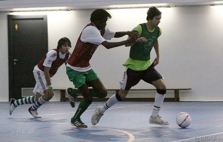 [futsal 10-02-10 054 copy[2].jpg]