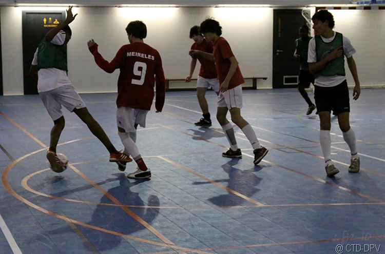 [futsal 10-02-10 032 copy[2].jpg]