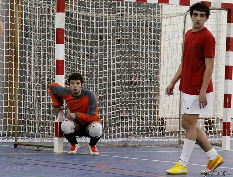 [futsal 10-02-10 043 copy[2].jpg]