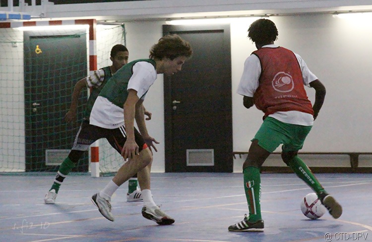 [futsal 10-02-10 053 copy[2].jpg]