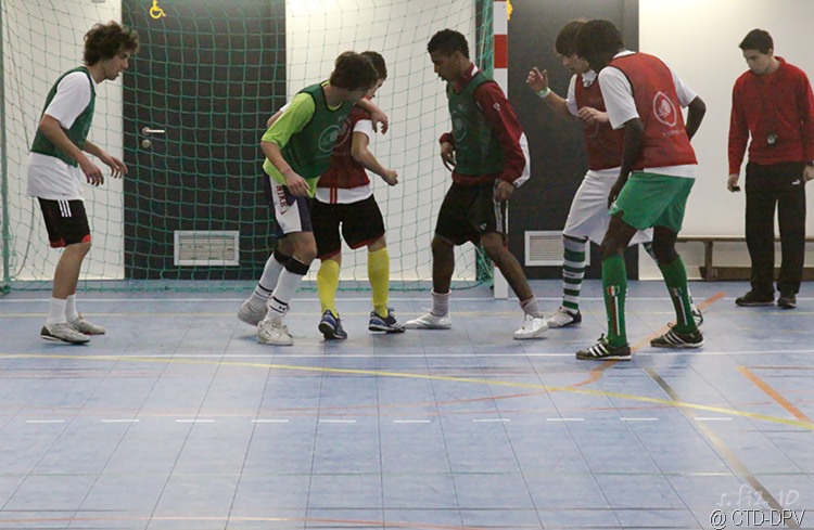 [futsal 10-02-10 063 copy[2].jpg]