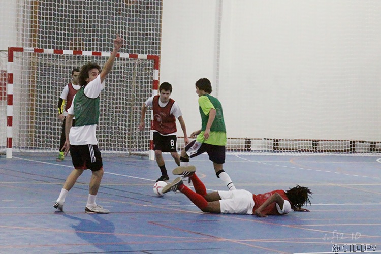 [futsal 10-02-10 070 copy[2].jpg]