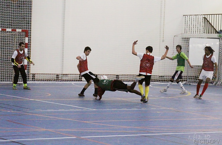 [futsal 10-02-10 074 copy[2].jpg]