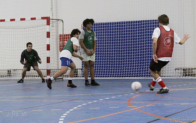[futsal 10-02-10 098 copy[2].jpg]