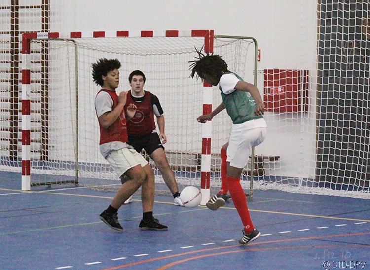 [futsal 10-02-10 190 copy[2].jpg]