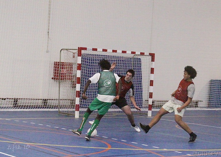 [futsal 10-02-10 220 copy[2].jpg]