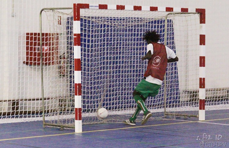 [futsal 10-02-10 351 copy[2].jpg]