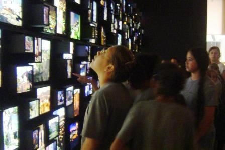 Alunos na exposição