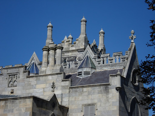 Mansion: south-closeup