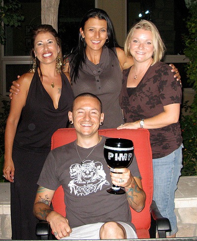 [Samantha, Elka, Talinda y Chester Bennigton linkinsoldiers.com[1].jpg]