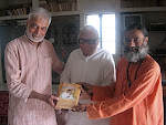 Niranjanbhai Rajyaguru Presents The Book on Makrand Dave To Vipoolbhai, Prakashbhai Shah
