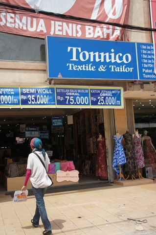 [Jakarta 10 083[4].jpg]